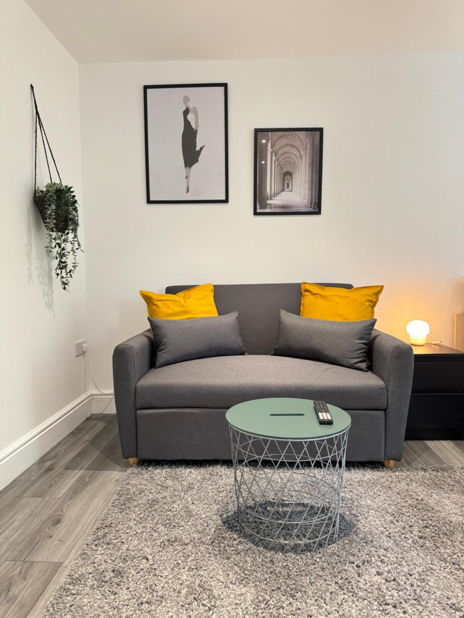 En-Suite Bedroom For Up To 4! Sofa Bed - Near Stratford Londra Exterior foto