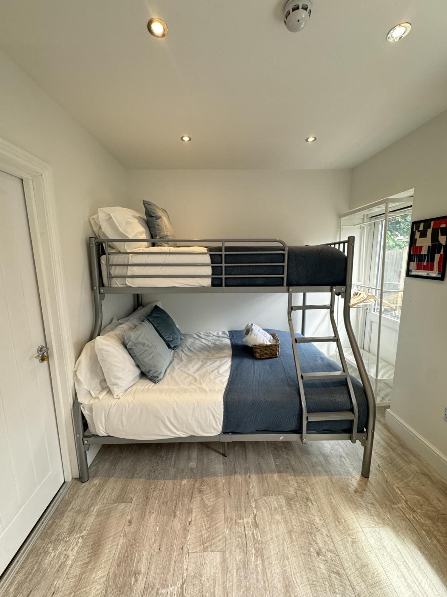 En-Suite Bedroom For Up To 4! Sofa Bed - Near Stratford Londra Exterior foto
