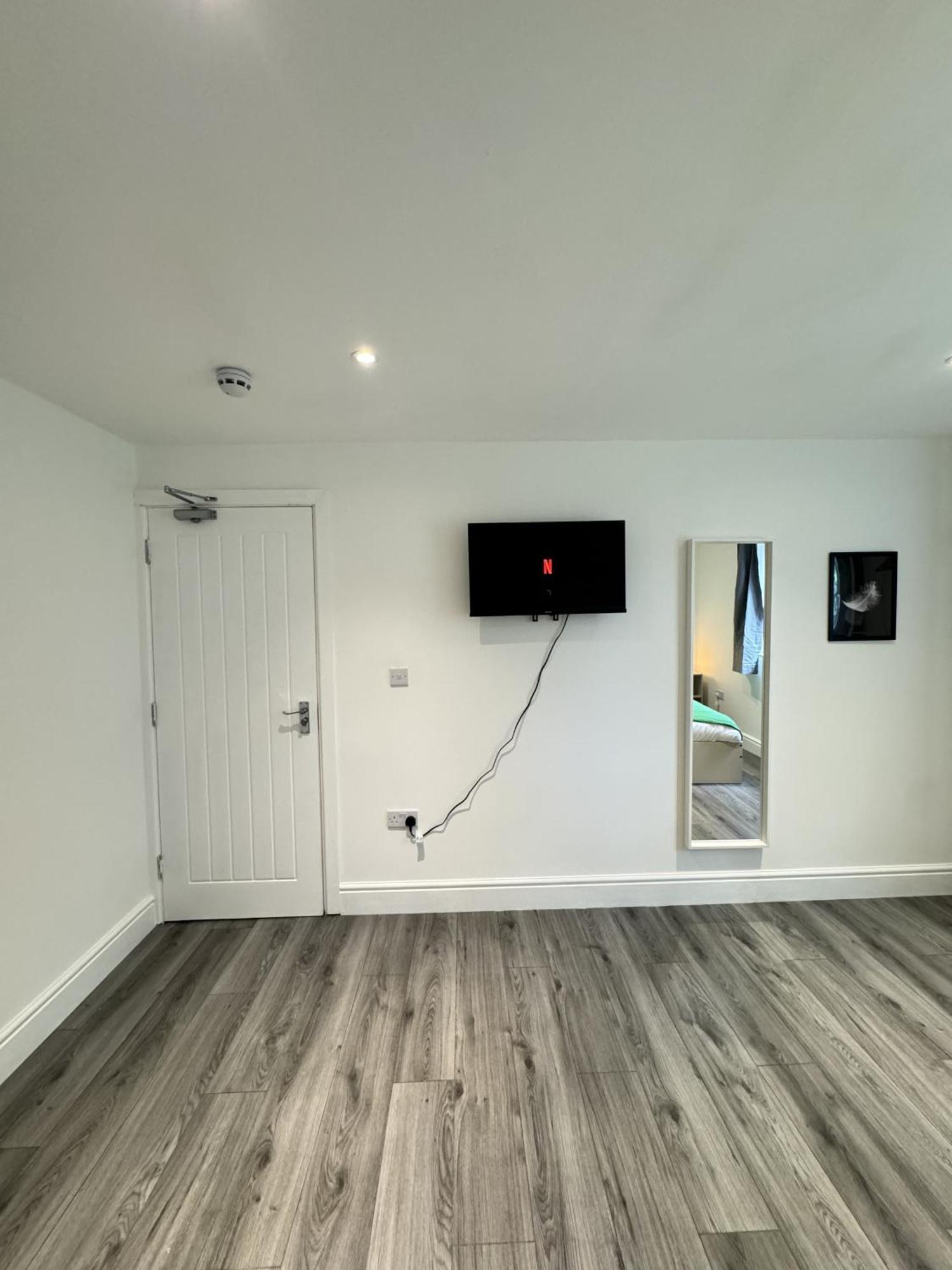 En-Suite Bedroom For Up To 4! Sofa Bed - Near Stratford Londra Exterior foto
