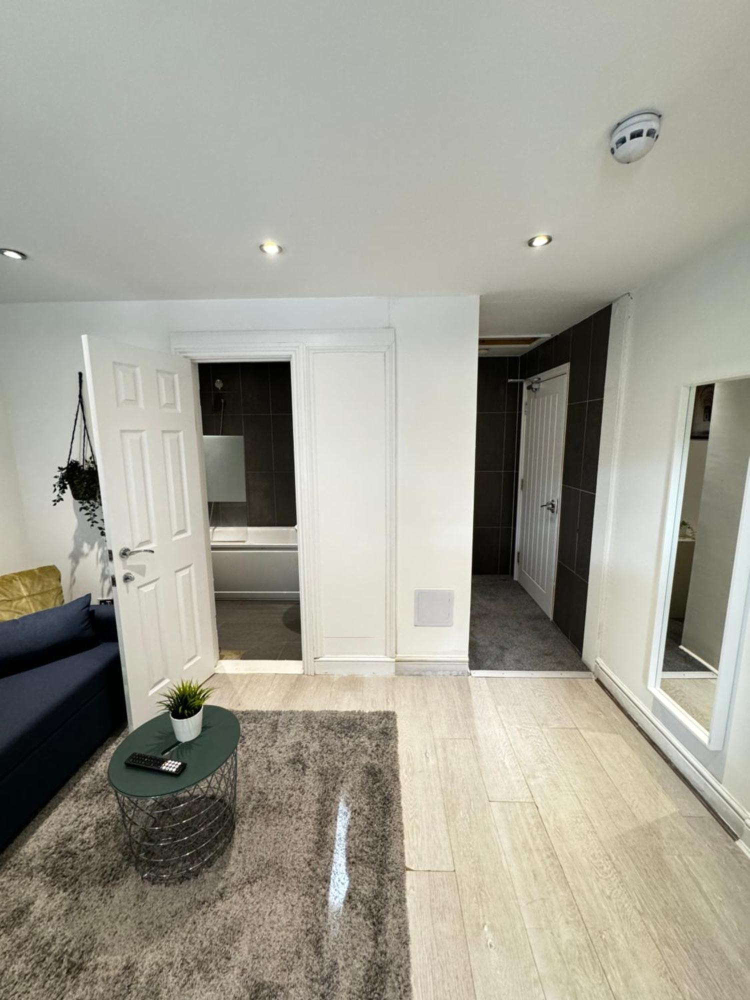 En-Suite Bedroom For Up To 4! Sofa Bed - Near Stratford Londra Exterior foto