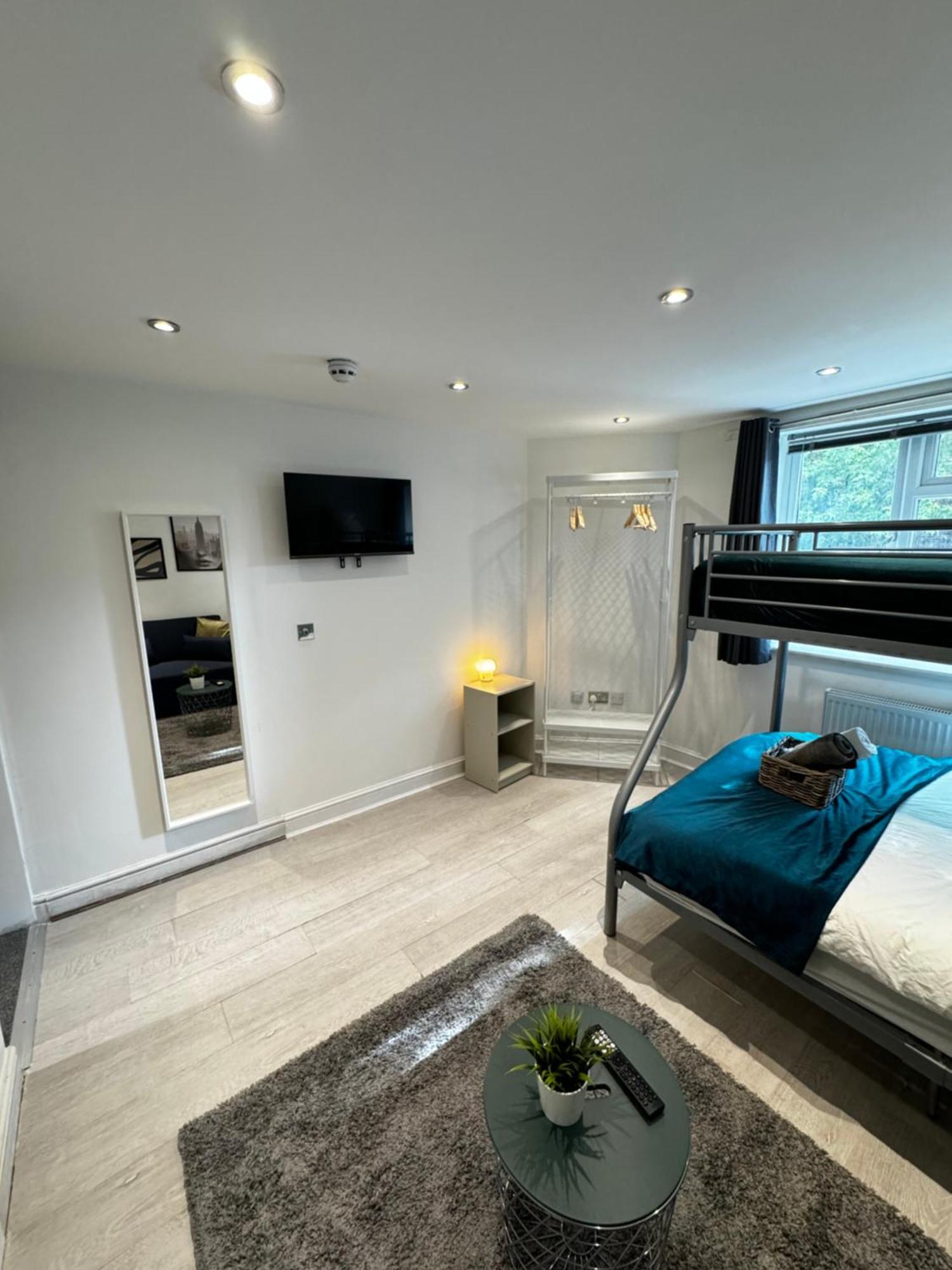 En-Suite Bedroom For Up To 4! Sofa Bed - Near Stratford Londra Exterior foto