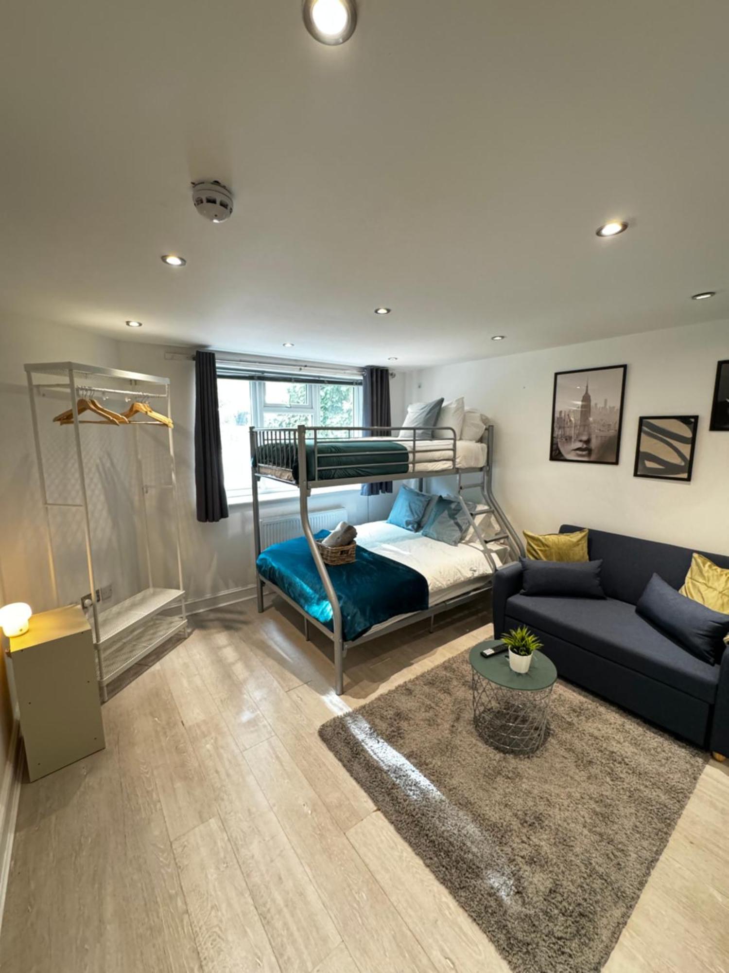En-Suite Bedroom For Up To 4! Sofa Bed - Near Stratford Londra Exterior foto