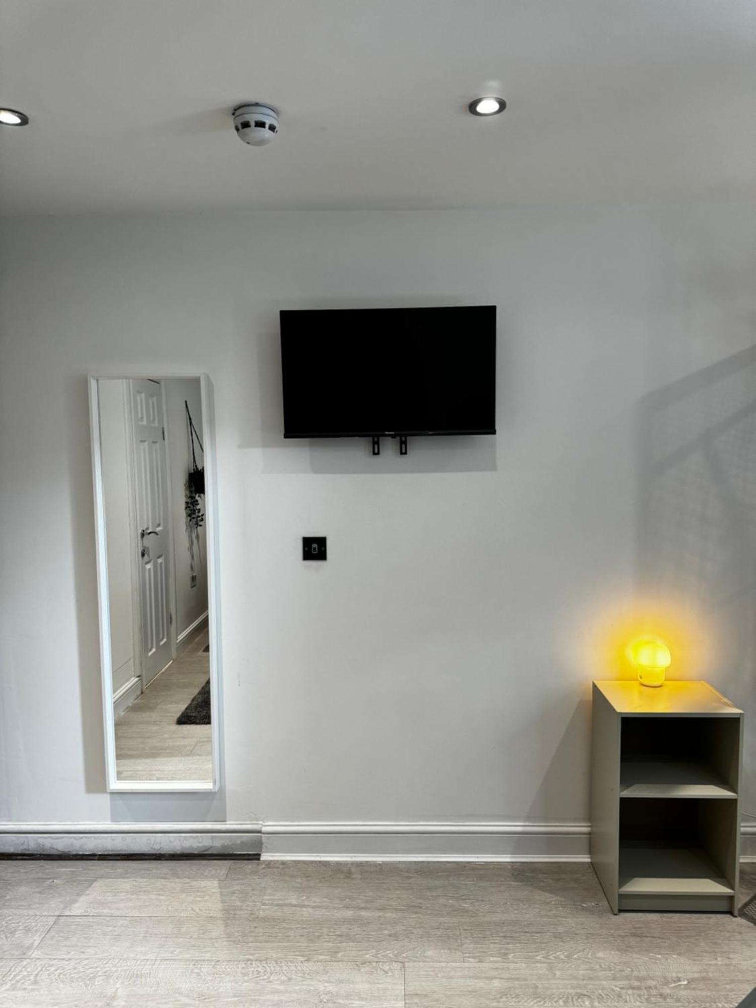En-Suite Bedroom For Up To 4! Sofa Bed - Near Stratford Londra Exterior foto