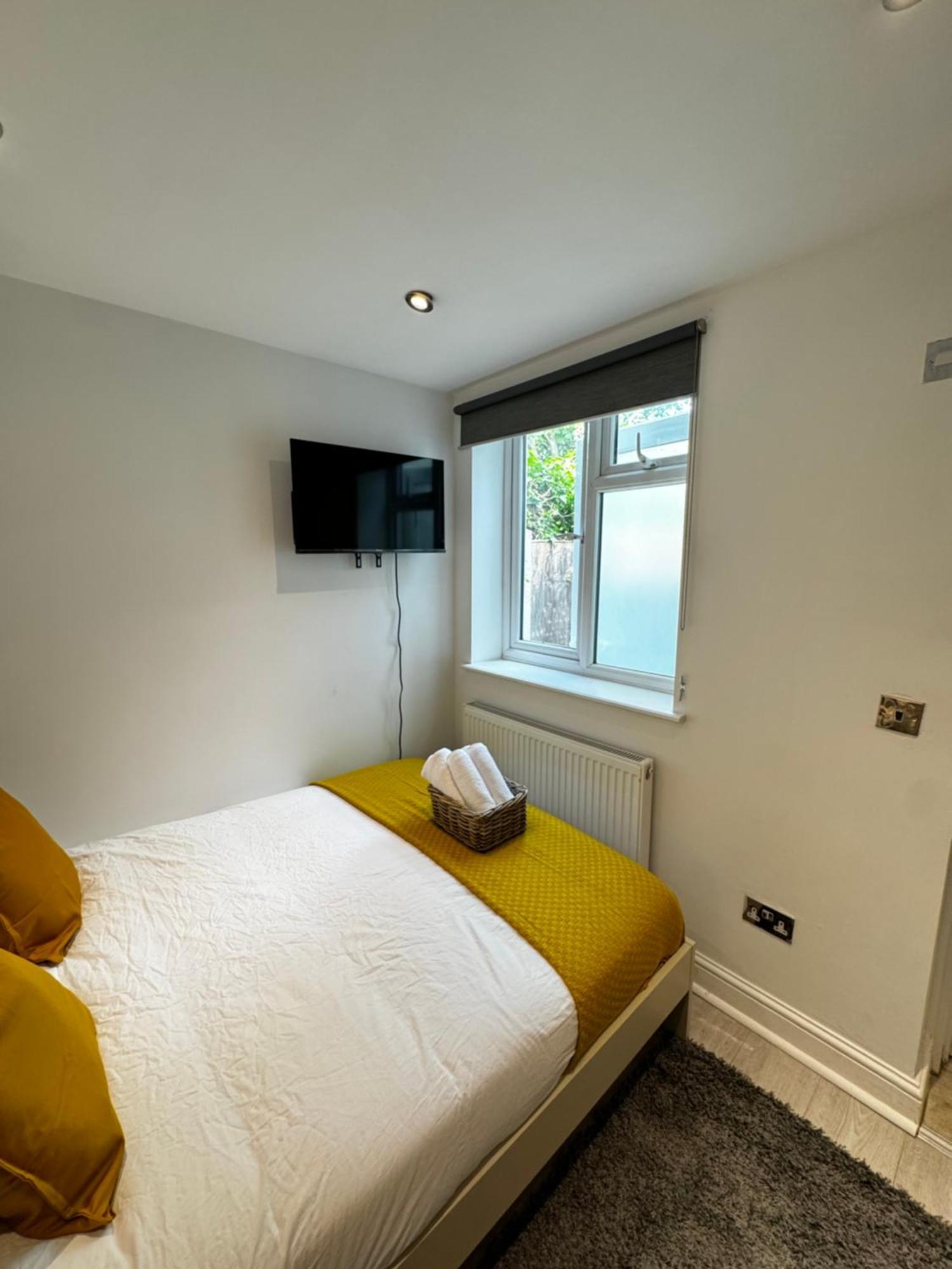 En-Suite Bedroom For Up To 4! Sofa Bed - Near Stratford Londra Exterior foto