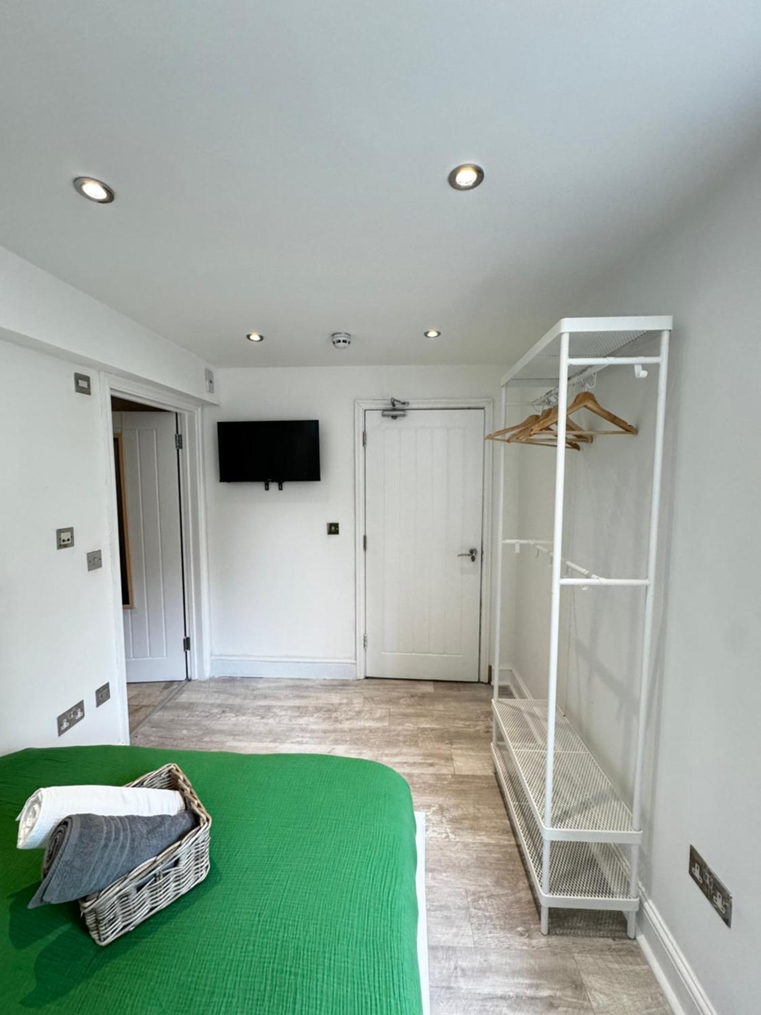 En-Suite Bedroom For Up To 4! Sofa Bed - Near Stratford Londra Exterior foto
