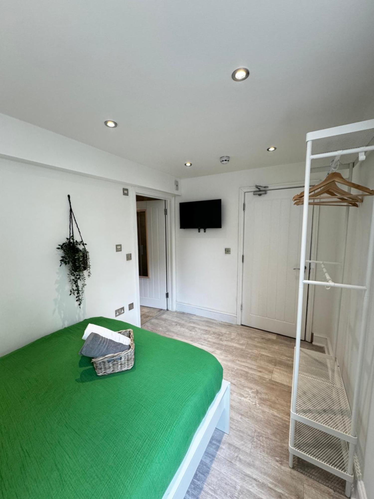 En-Suite Bedroom For Up To 4! Sofa Bed - Near Stratford Londra Exterior foto