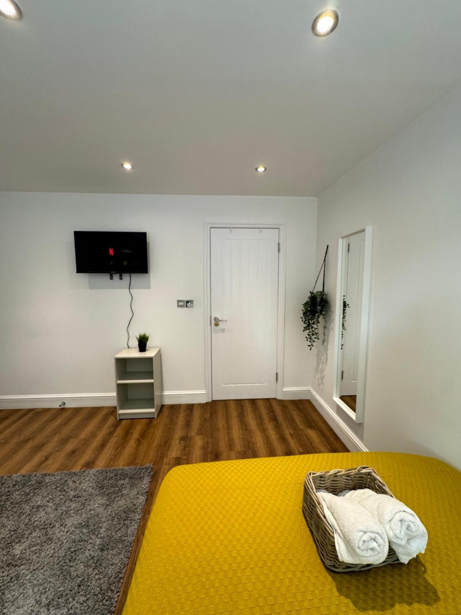 En-Suite Bedroom For Up To 4! Sofa Bed - Near Stratford Londra Exterior foto