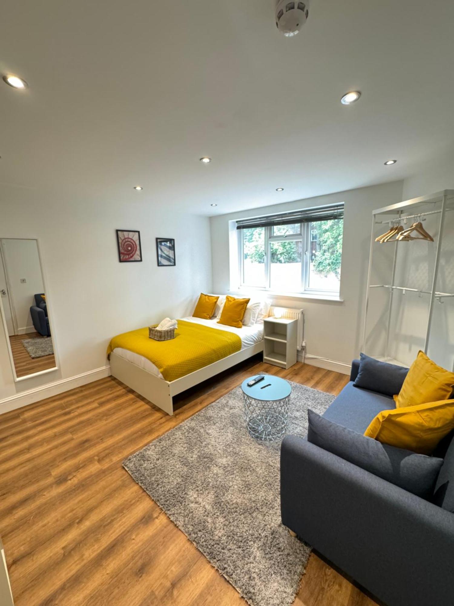 En-Suite Bedroom For Up To 4! Sofa Bed - Near Stratford Londra Exterior foto
