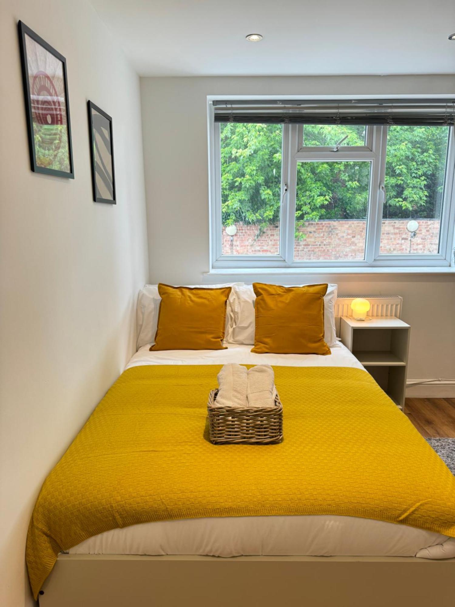 En-Suite Bedroom For Up To 4! Sofa Bed - Near Stratford Londra Exterior foto